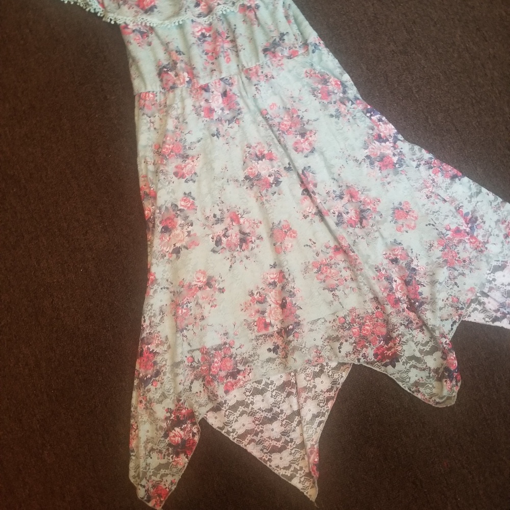 Spring dress - Picture 3 of 3
